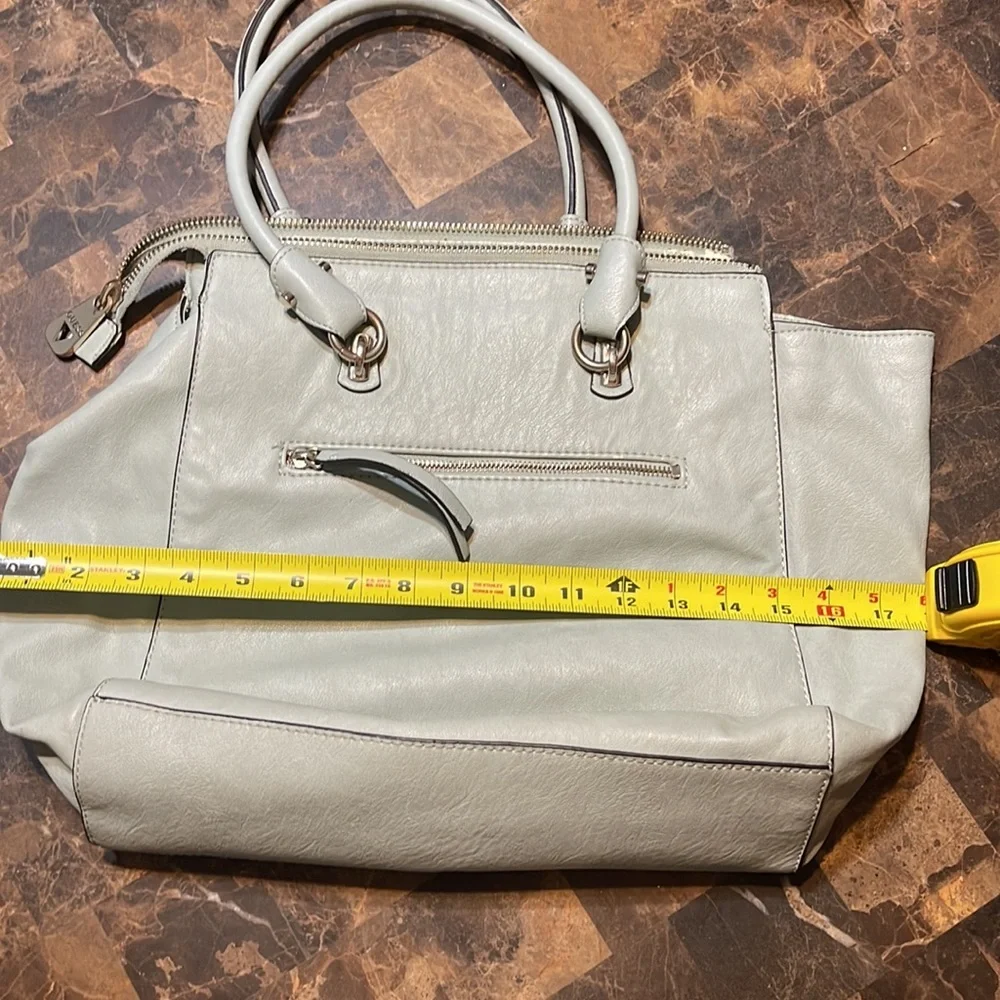 Guess Purse🥰🥰 - Picture 8 of 9